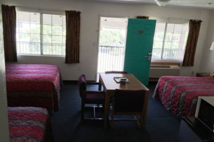 Room 25 of 52