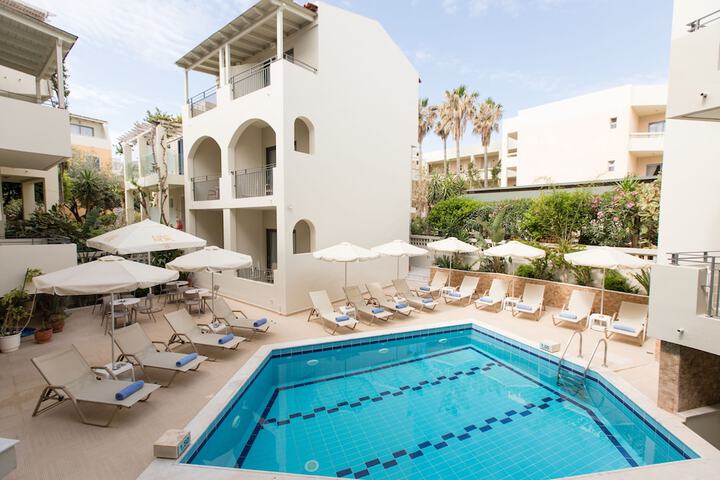 Pool Hotel