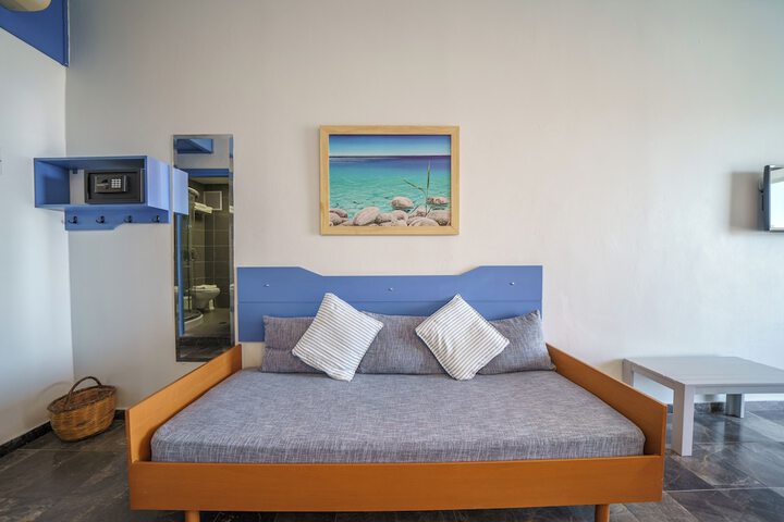 Room 10 of 65