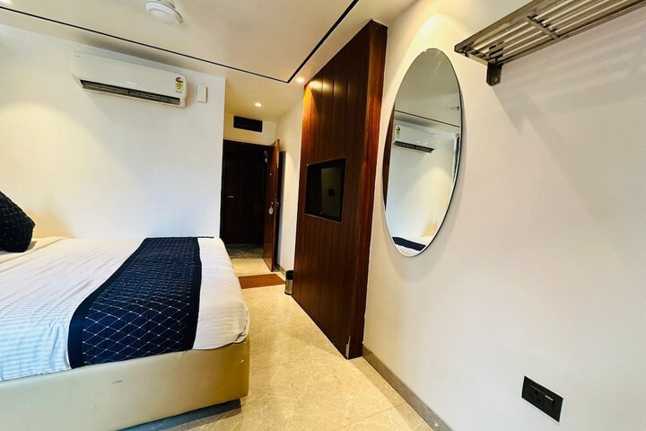 Room 14 of 19