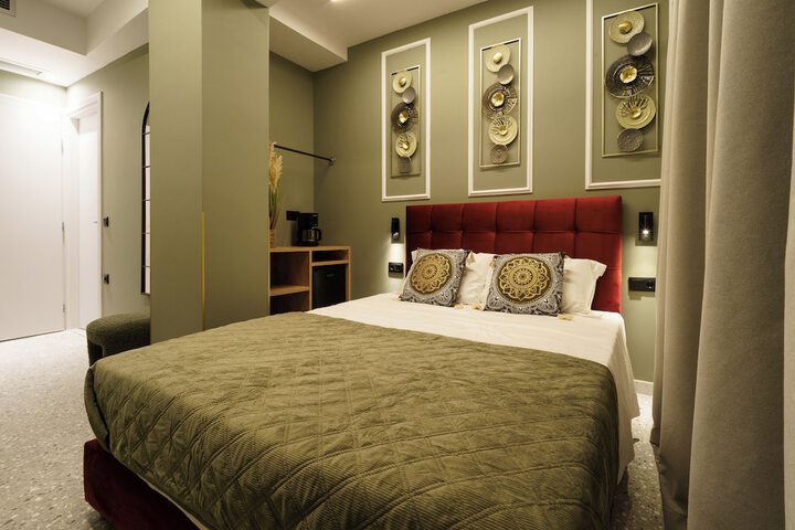 Room 25 of 100