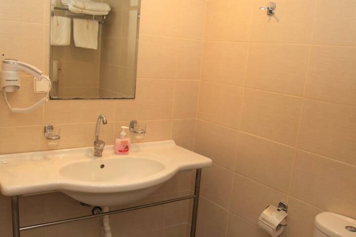 Room 8 of 19