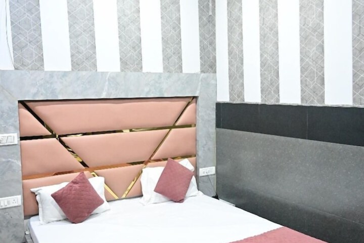 Room 10 of 21