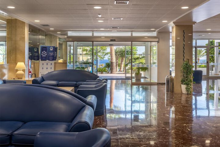 Entrance & Lobby
