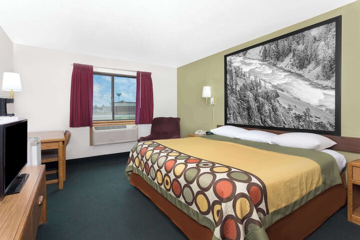 1 King Bed (1 of 8)