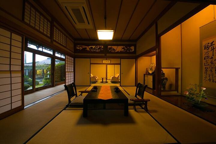 Room 15 of 37