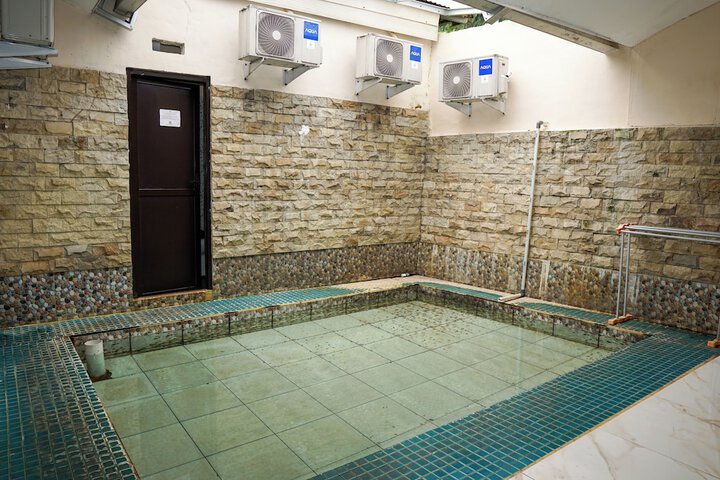 Pool 74 of 83