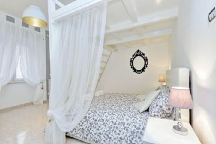 Room 12 of 38
