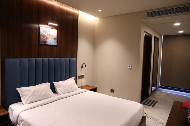 Room 7 of 35