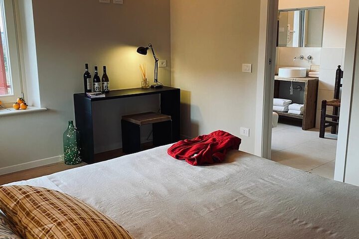 Room 8 of 33