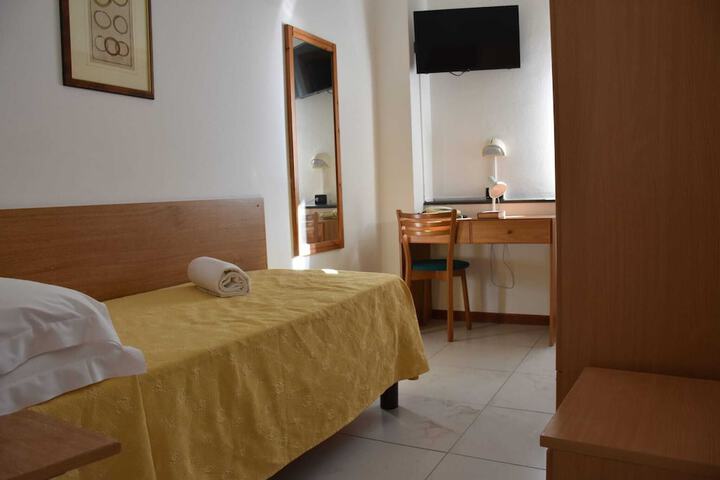 Room 3 of 33