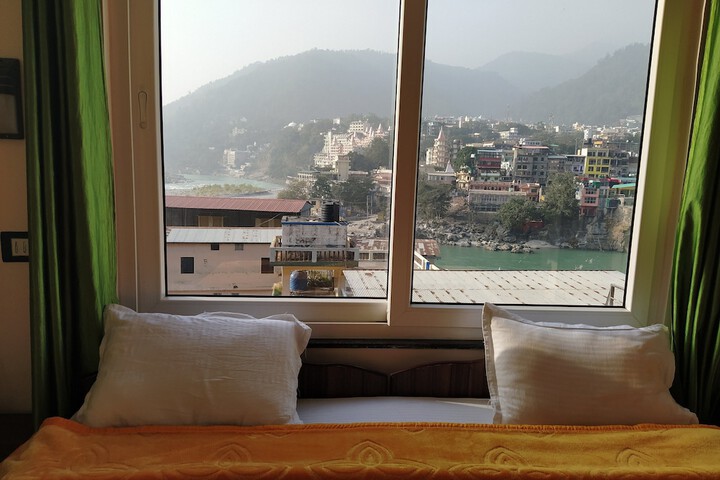 Room 4 of 34