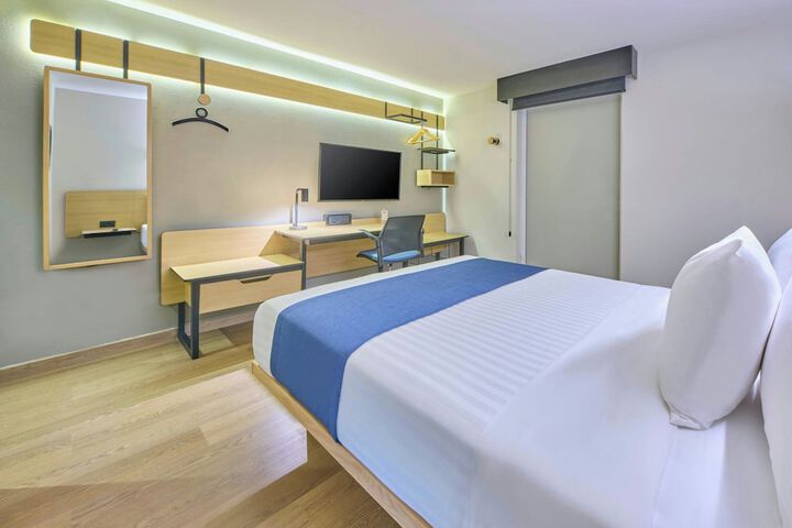 Room 9 of 48