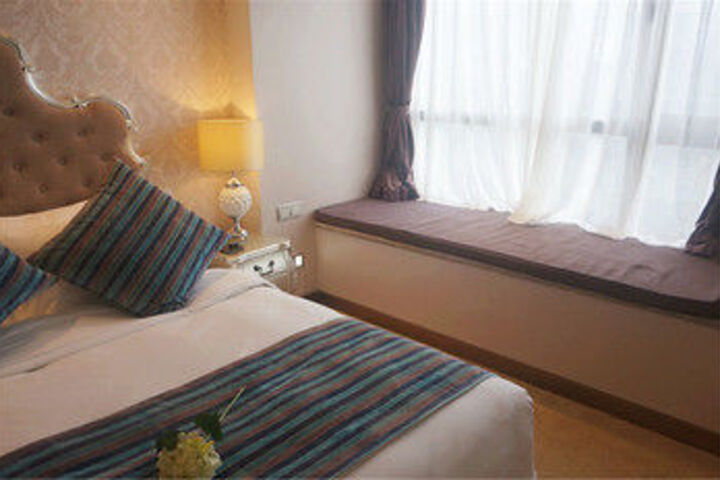 Room 13 of 27