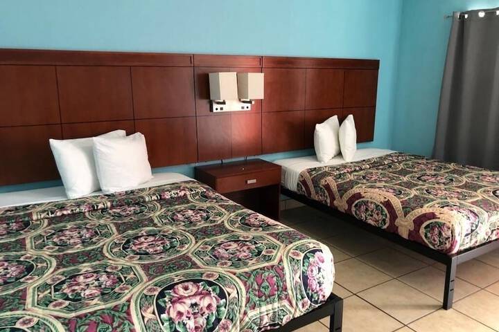 2 Double Beds (7 of 11)