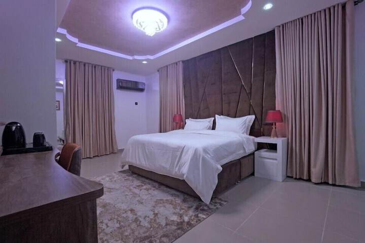 Room 14 of 34