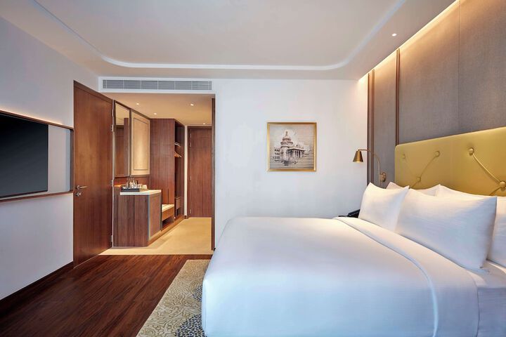 Room 10 of 38