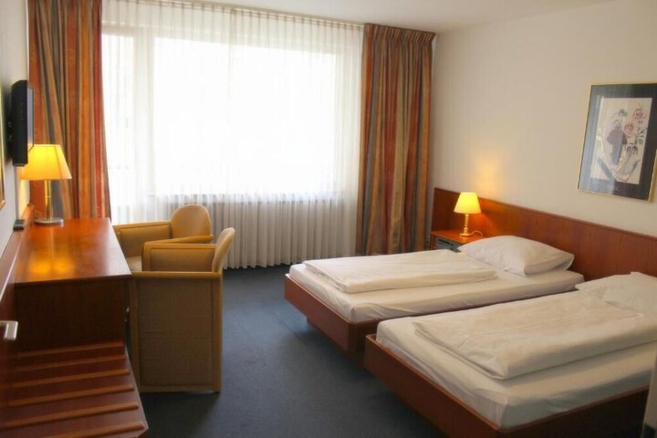 Room 16 of 44