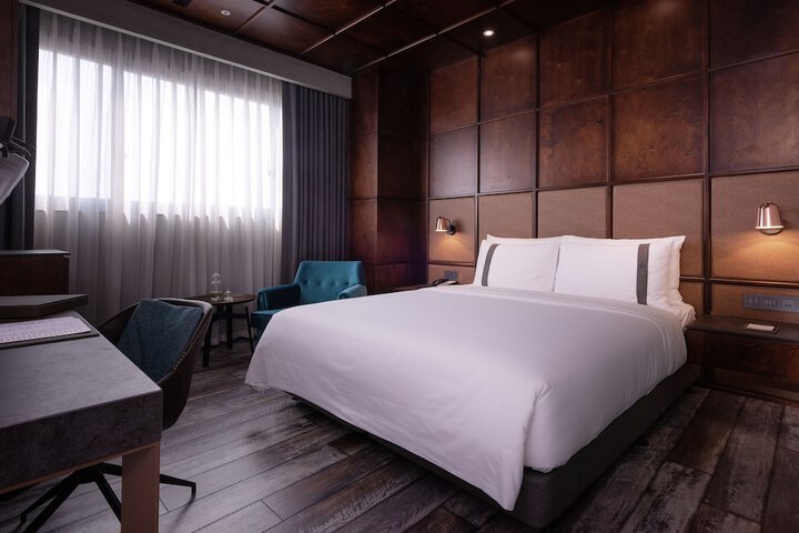Room 32 of 89