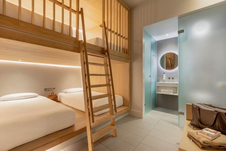 Room 9 of 49