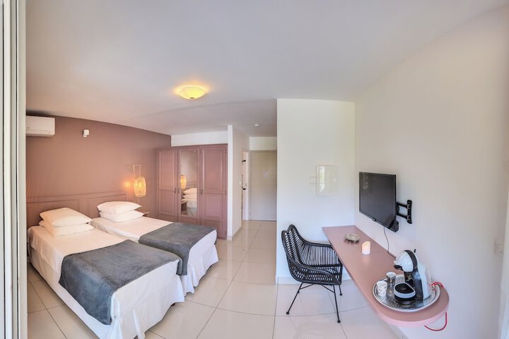 Room 3 of 48