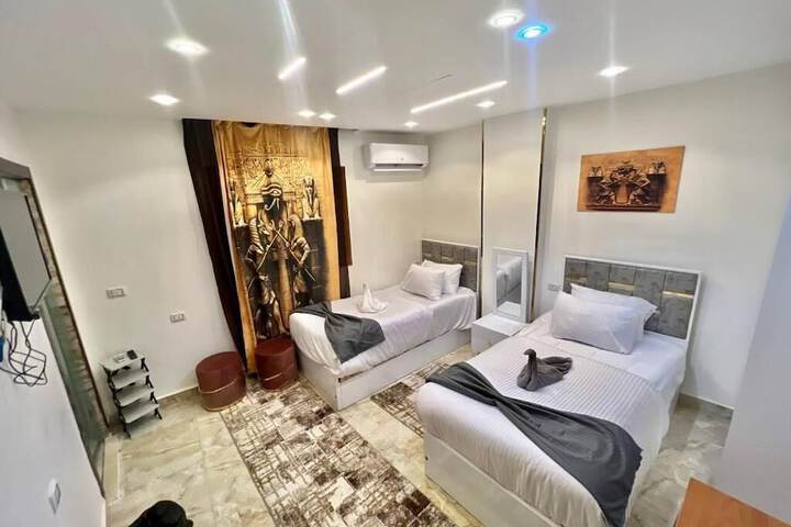 Room 52 of 102
