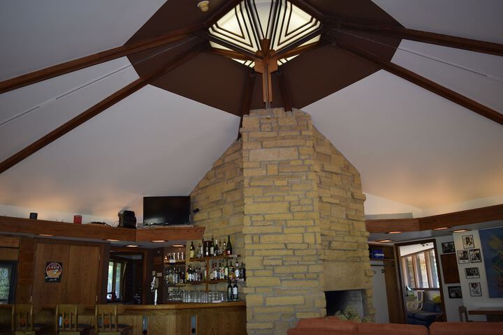 Lounge 31 of 59