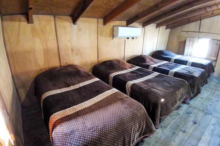 Room 33 of 114