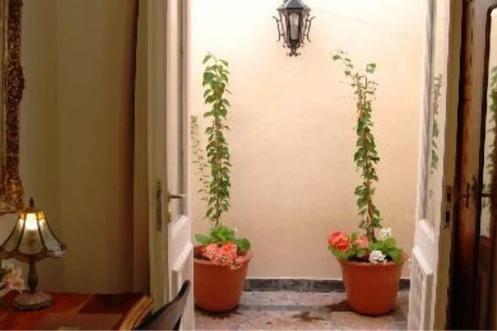 Room 10 of 38