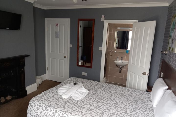 Room 13 of 130