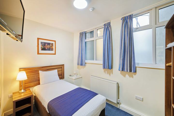 Room 14 of 30