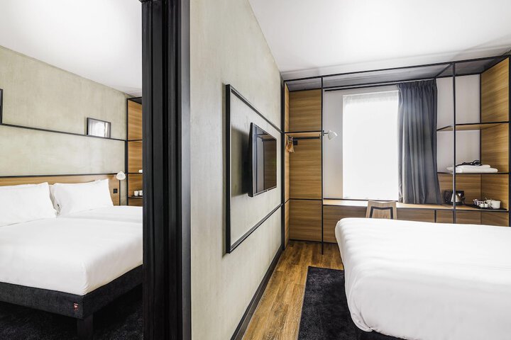 Room 16 of 44