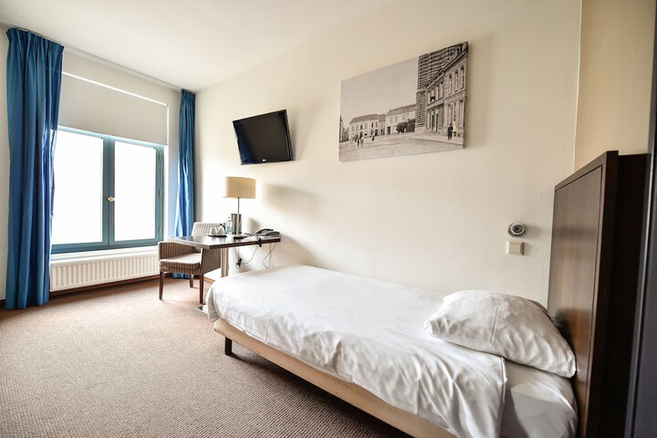 Room 17 of 35