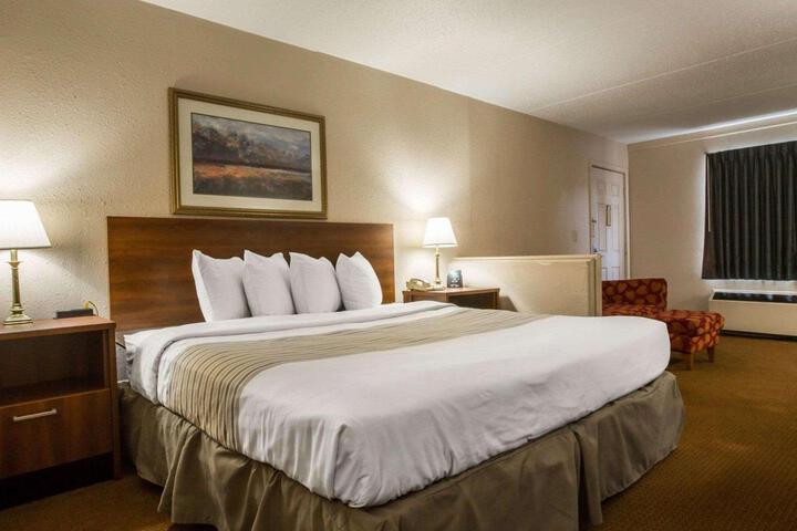 1 King Bed Accessible (3 of 7)