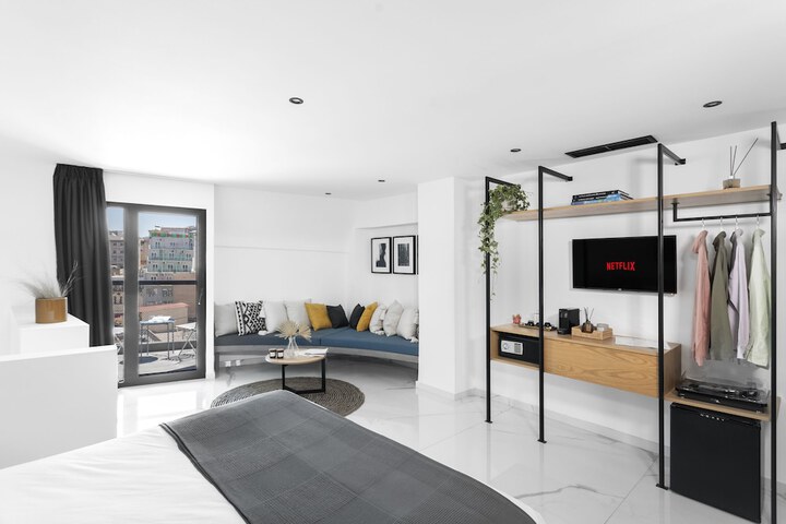 Room 12 of 100