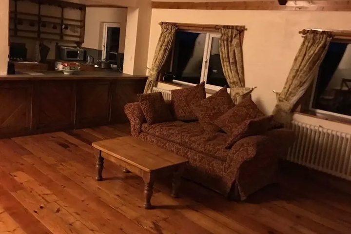 Room 2 of 18