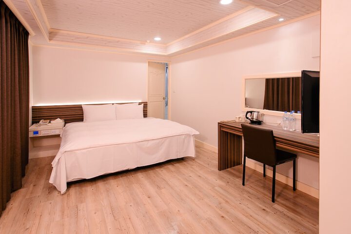Room 52 of 67