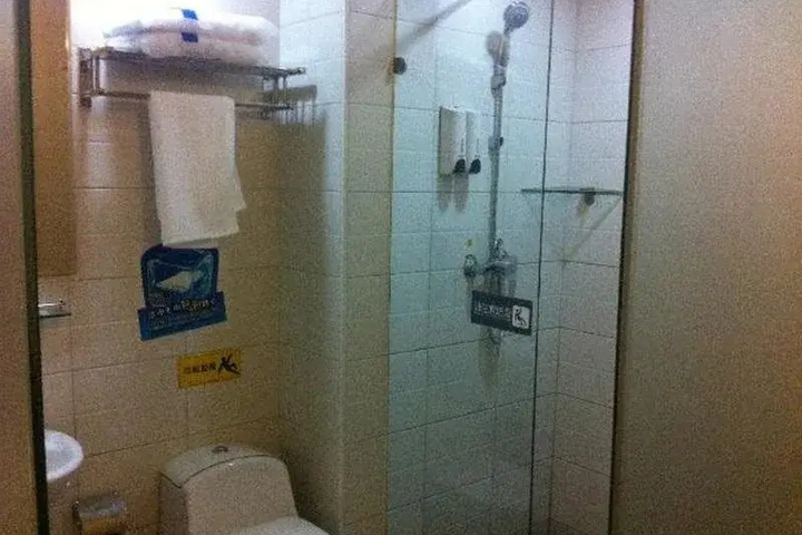 Room 7 of 10