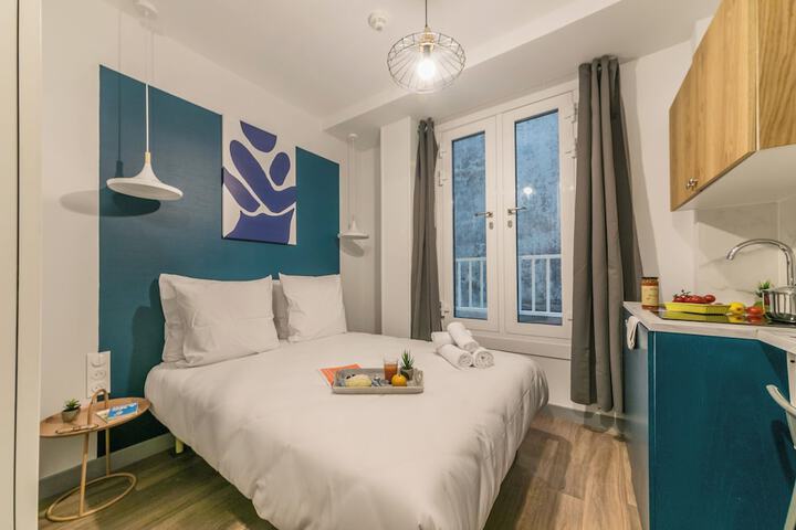 Room 43 of 185