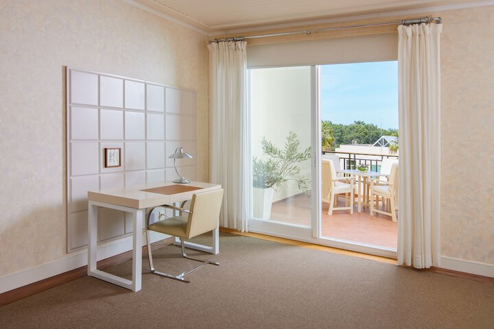 Room 7 of 76