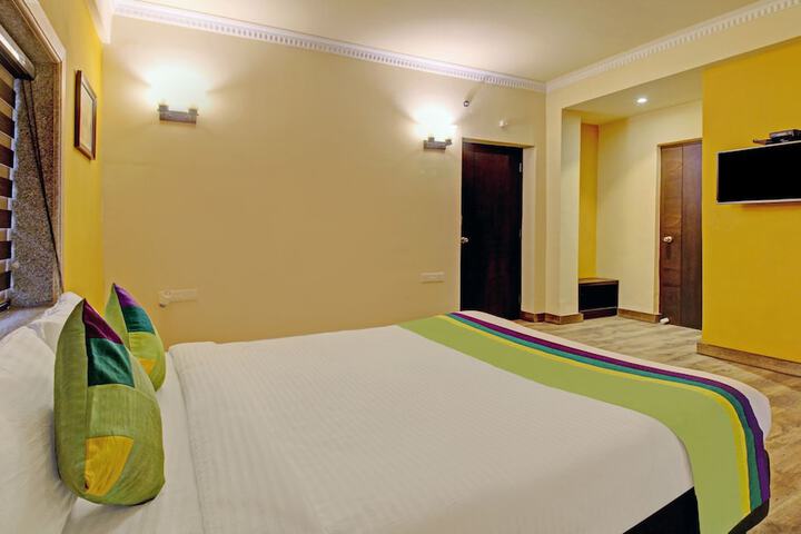 Room 33 of 48