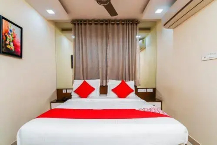 Room 4 of 9