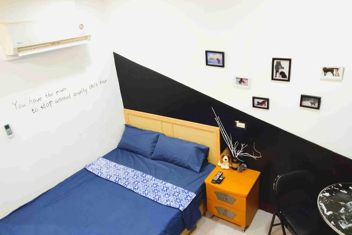 Room 2 of 20