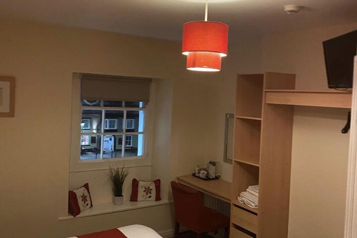 Room 4 of 11