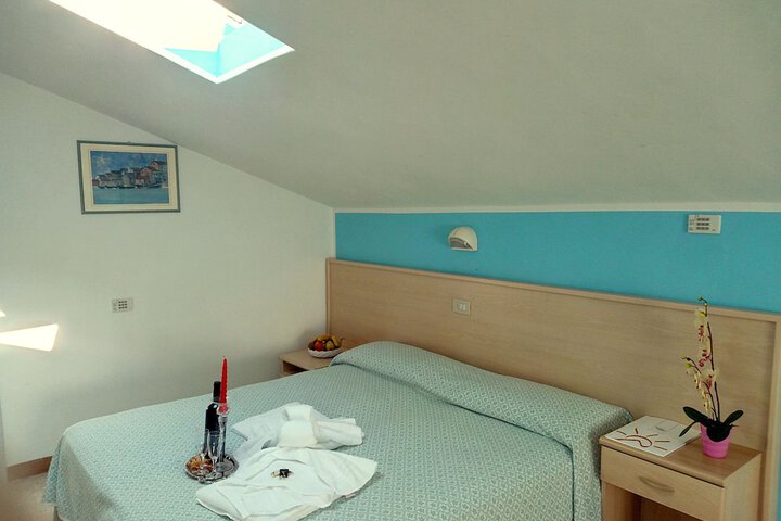 Room 12 of 65
