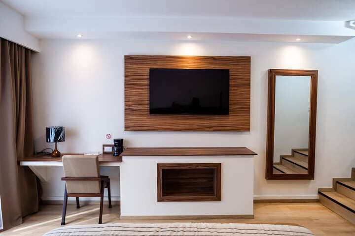 Room 4 of 13