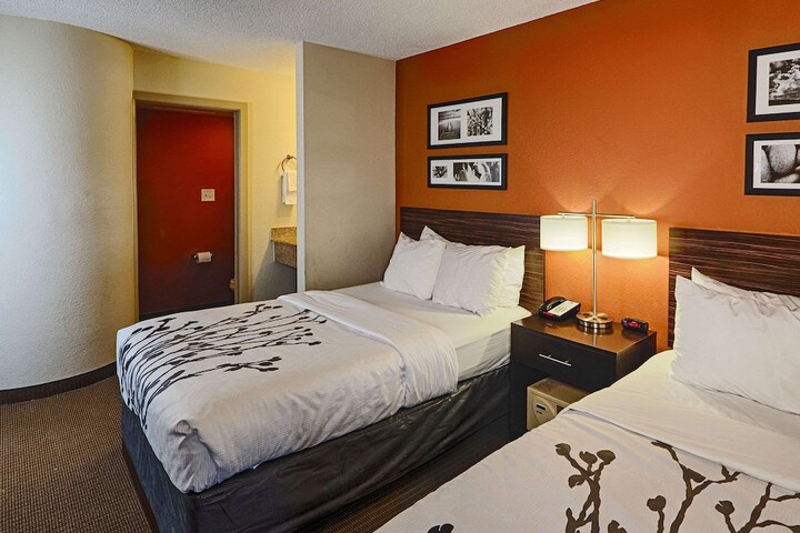 2 Double Beds (11 of 11)