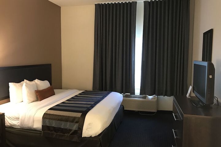Standard King Bed Accessible (10 of 13)