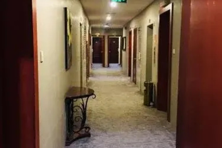Room 7 of 8