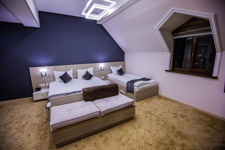 Room 10 of 52